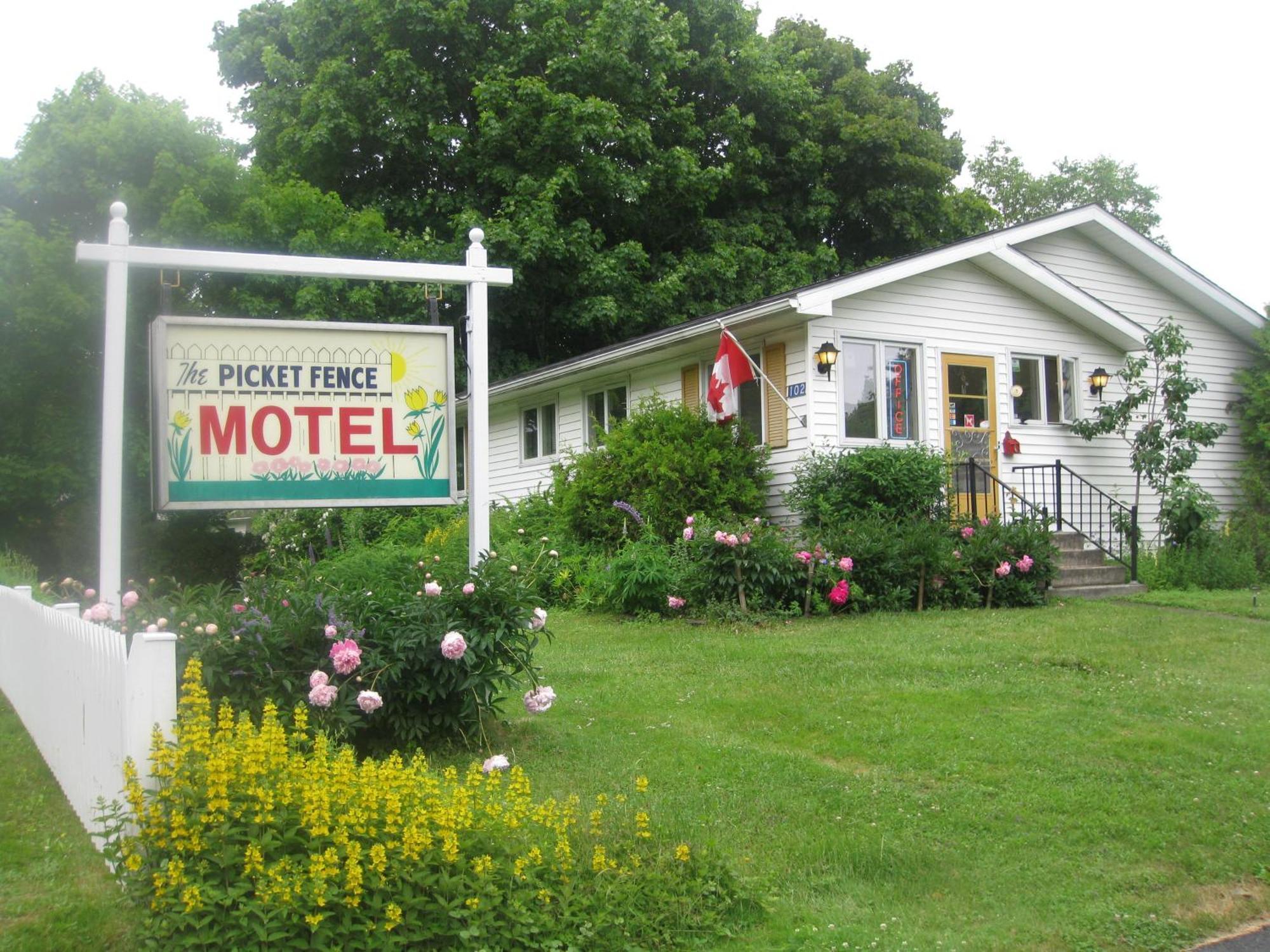 Picket Fence Motel St. Andrews By The Sea Exteriör bild