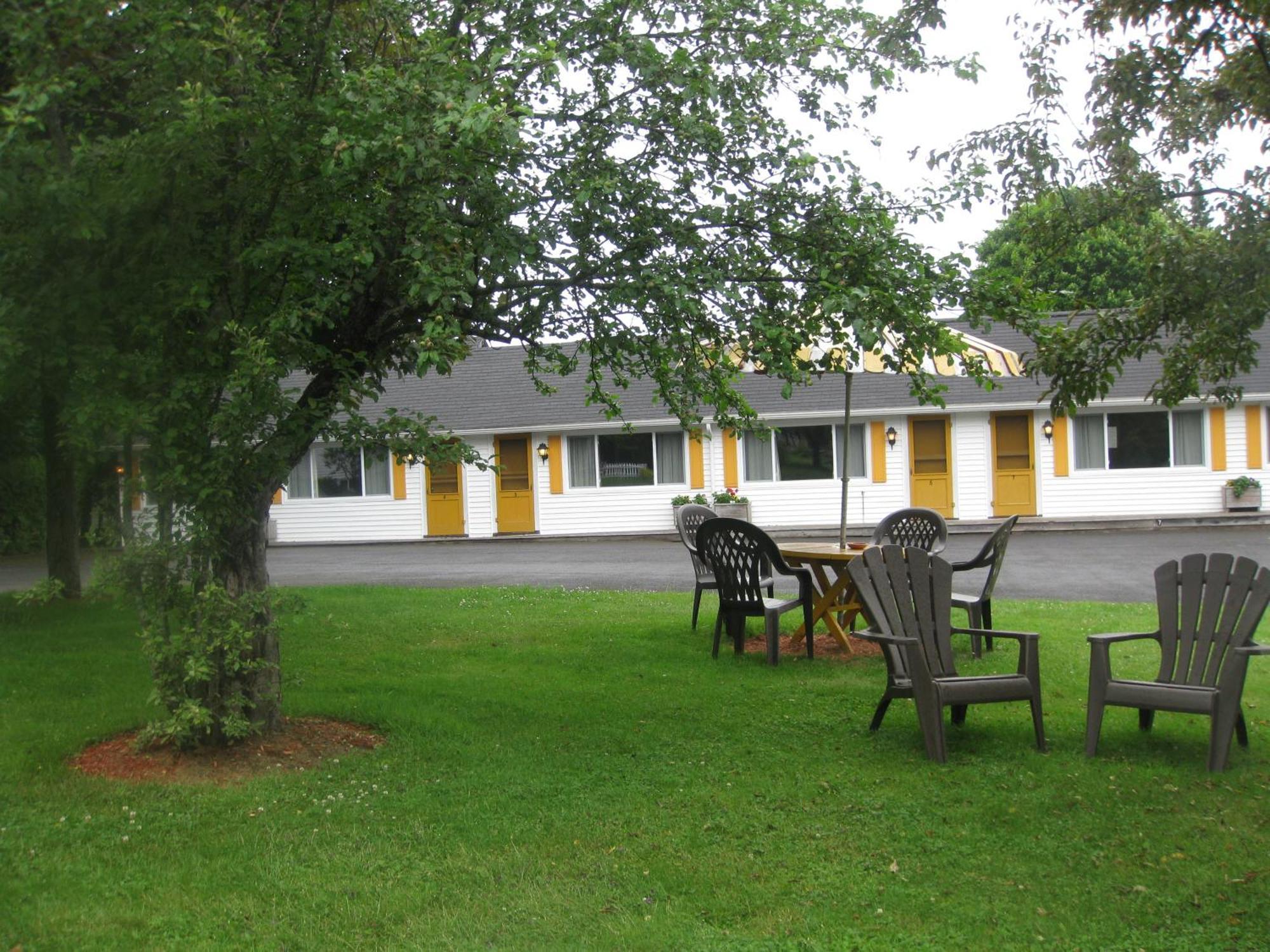 Picket Fence Motel St. Andrews By The Sea Exteriör bild