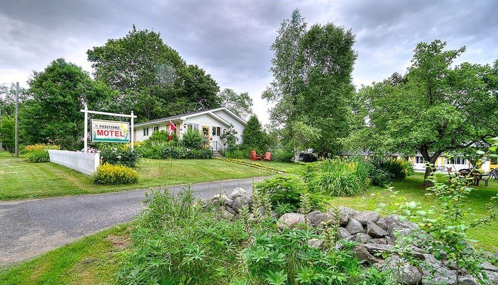 Picket Fence Motel St. Andrews By The Sea Exteriör bild